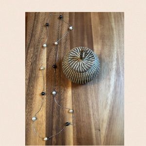 Long Necklace with scattered pearls